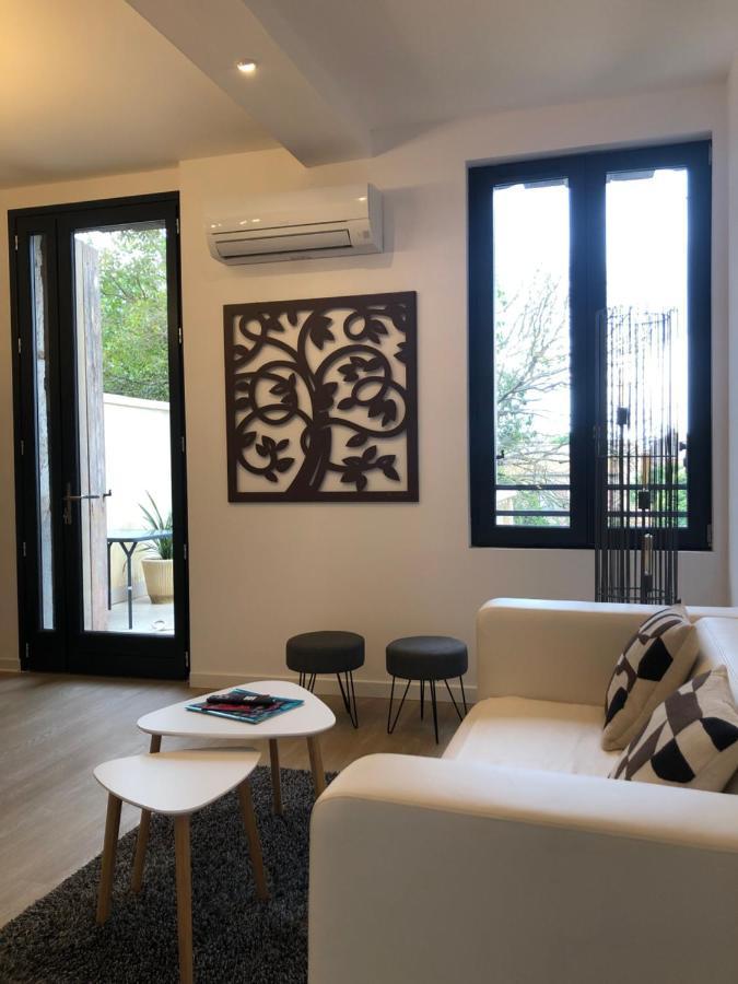 Cote Jardin Est Un Spacieux Et Lumineux T3, Entierement Renove, A 2 Pas De L'Herault Et A 10Min Du Bord De Mer Proche Du Centre Historique Et Du Fabuleux Chateau Laurens, Vous Apprecierez Le Calme De Sa Belle Terrasse Et La Vue Superbe Sur Le Jardin Agde Luaran gambar